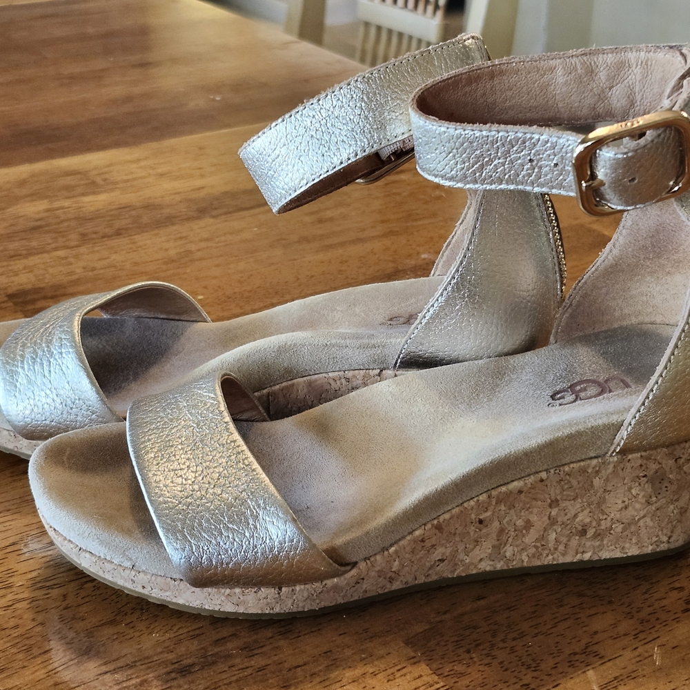 UGG Zoe II Ankle Strap Cork Wedge Sandals Women Size 6 Metallic Leather